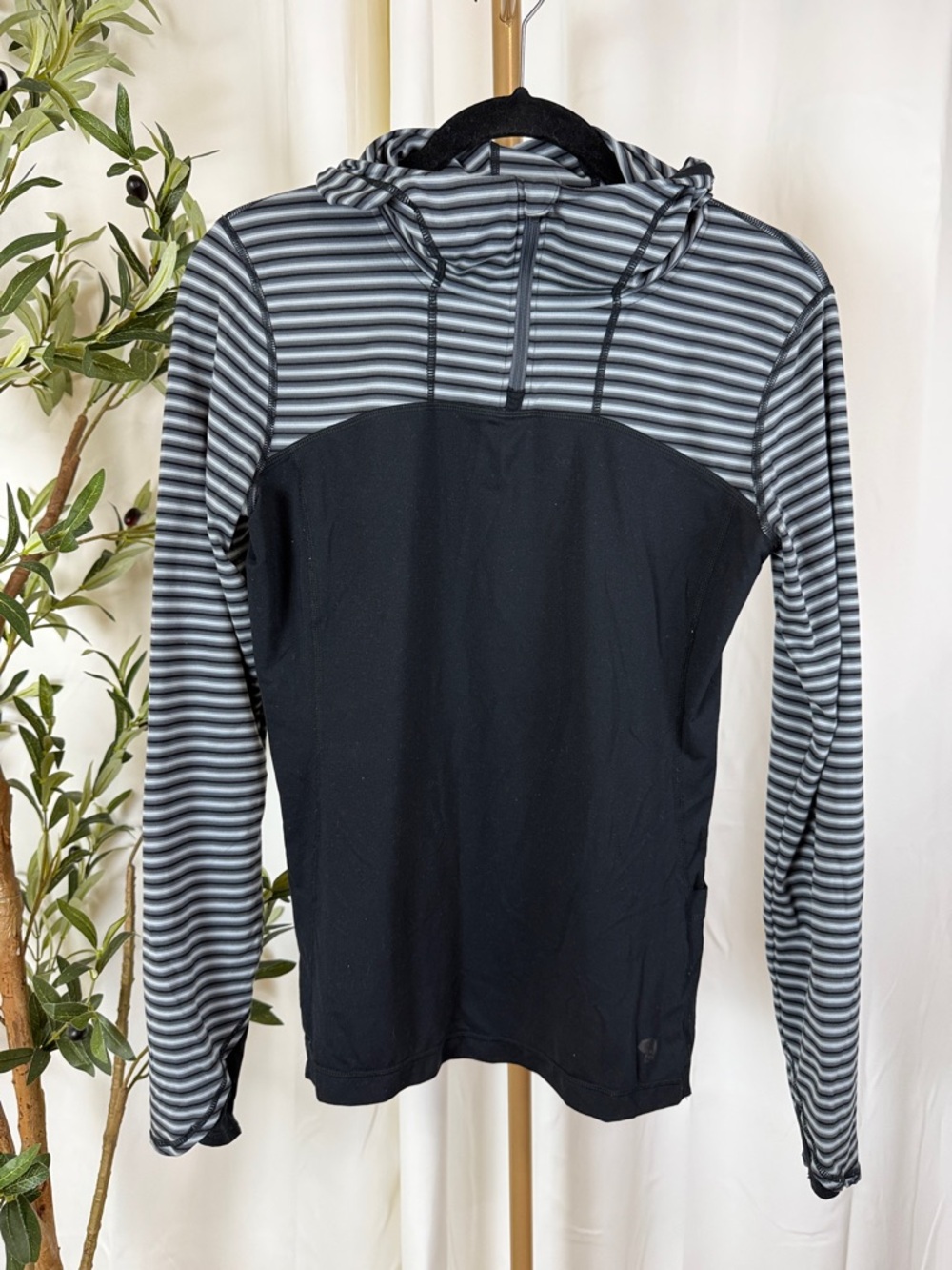 Mountain Hardwear Striped Pullover Hoodie Black & Gray Sz S (A1)